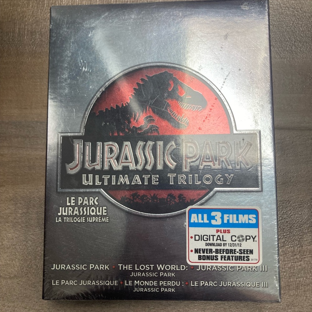 Jurassic Park Ultimate Trilogy Box Set - Black & Red